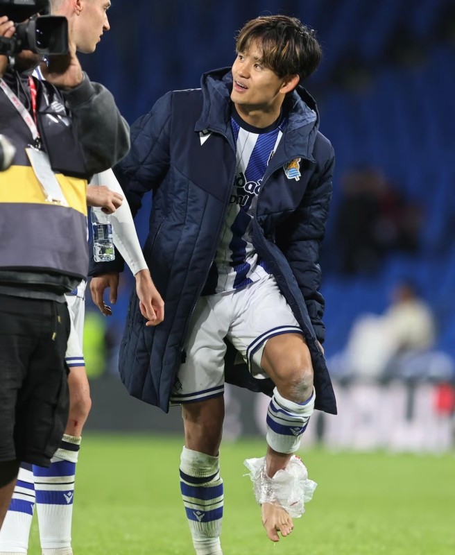 La Real Sociedad sigue pendiente del tobillo de Take Kubo La Real Sociedad sigue pendiente del tobillo de Take Kubo