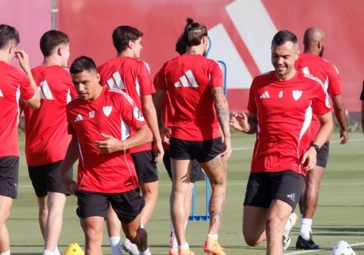 El Sevilla se ejercita con dos bajas muy importantes El Sevilla se ejercita con dos bajas muy importantes