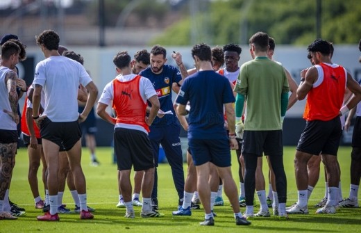 Nueva baja muy importante en el Valencia y última hora sobre las molestias de Agirrezabala