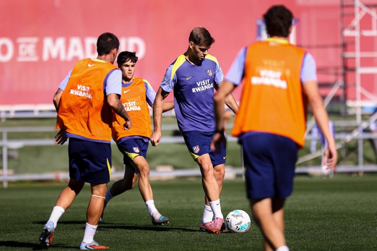 Marcos Llorente, baja en el entrenamiento del Atlético y dudas con Simeone y Julián Álvarez Marcos Llorente, baja en el entrenamiento del Atlético y dudas con Simeone y Julián Álvarez