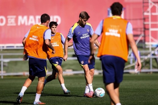 Marcos Llorente, baja en el entrenamiento del Atlético y dudas con Simeone y Julián Álvarez