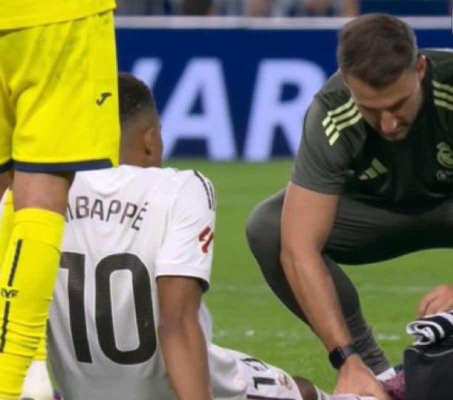 Mbappé cae lesionado ante el Villarreal Mbappé cae lesionado ante el Villarreal