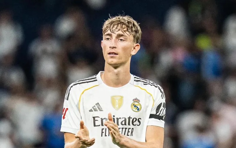 Dean Huijsen cae lesionado y abandona la concentración de la Selección Española Dean Huijsen cae lesionado y abandona la concentración de la Selección Española