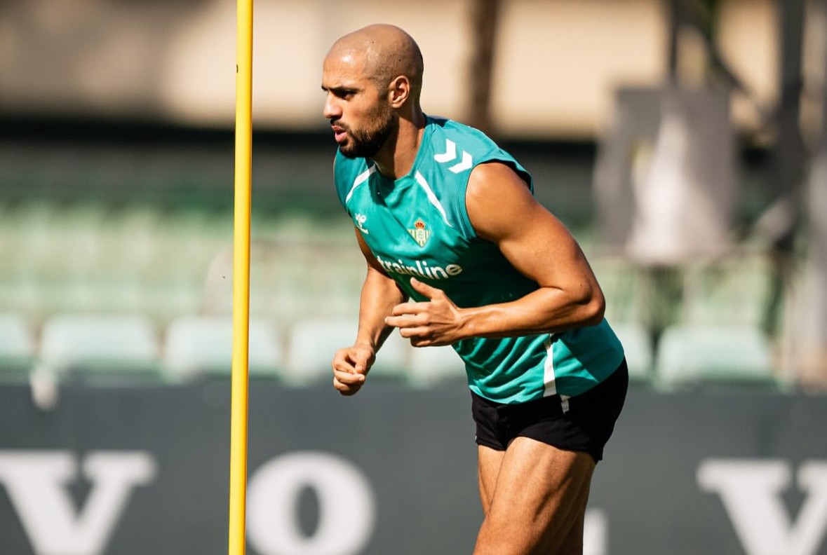 Baja importante en el entrenamiento del Betis, que prepara la Conference con muchas rotaciones a la vista Baja importante en el entrenamiento del Betis, que prepara la Conference con muchas rotaciones a la vista