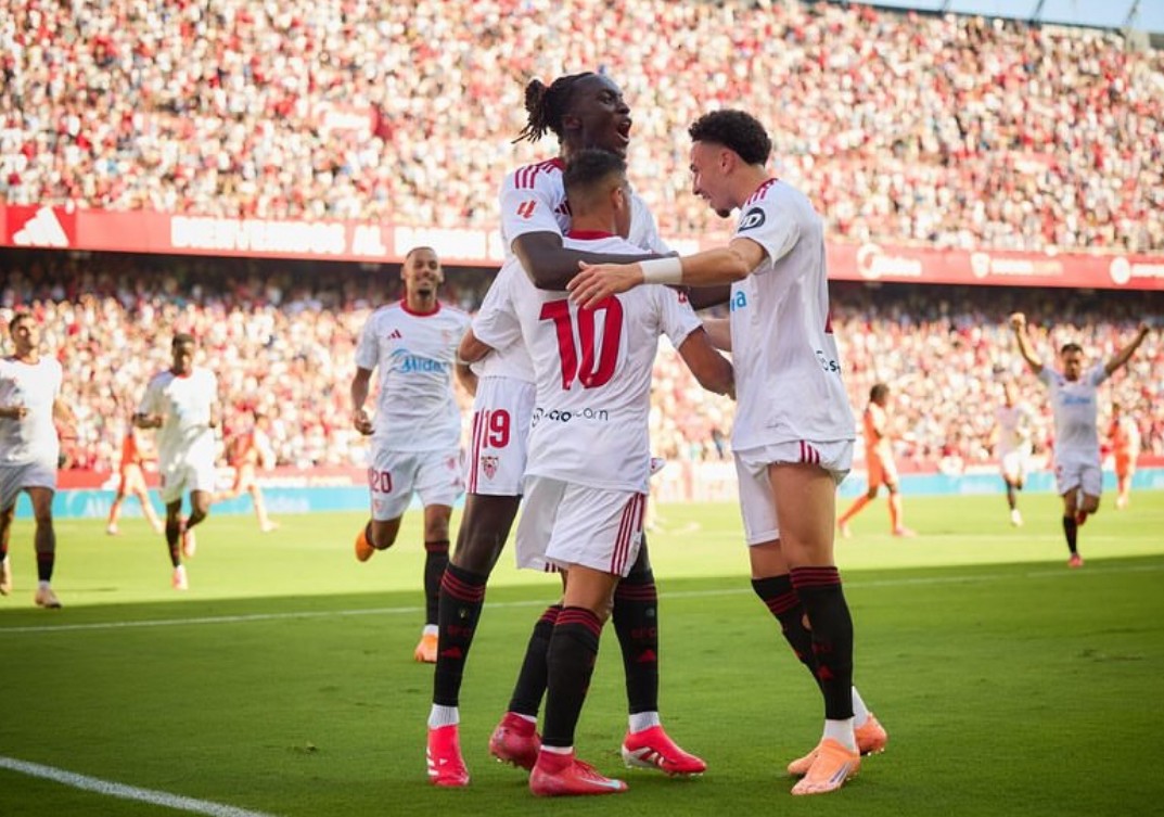 El Sevilla confirma una nueva lesión importante para su centro del campo El Sevilla confirma una nueva lesión importante para su centro del campo