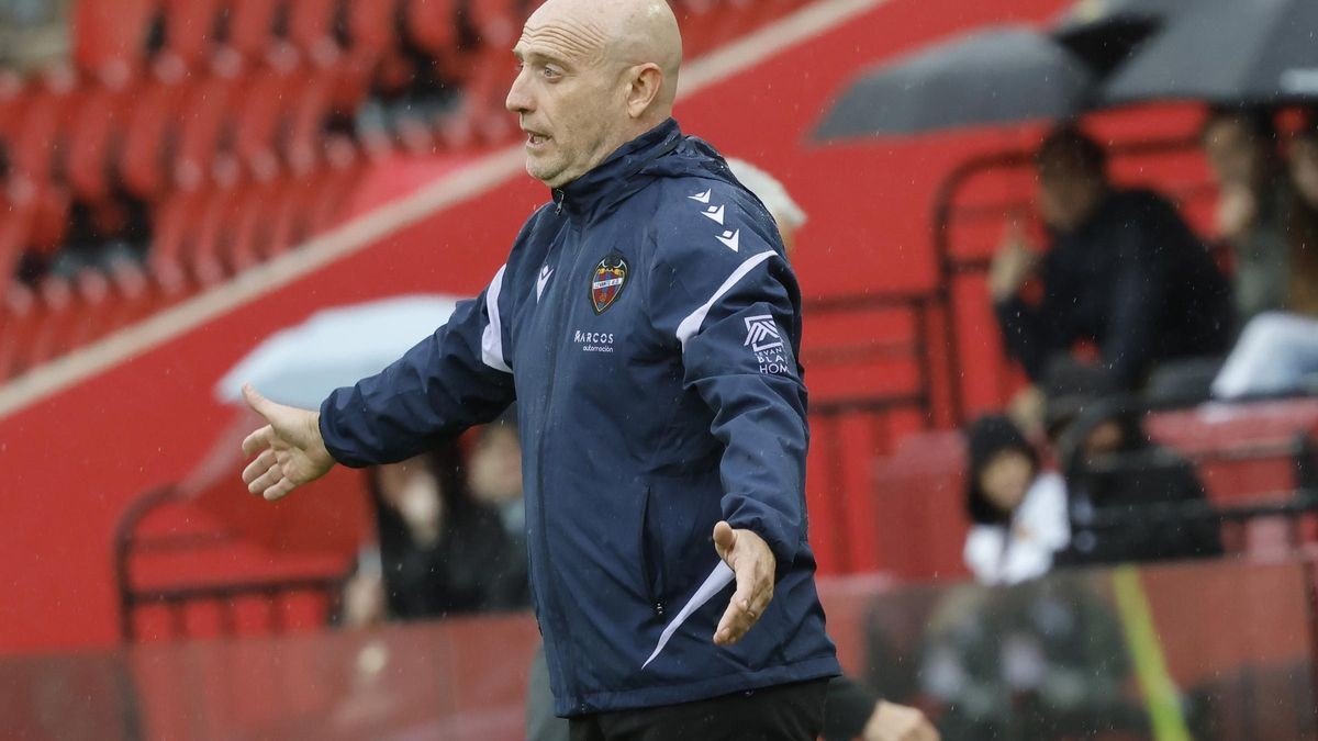 Calero sobre Carlos Romero, Iván Romero, Etta Eyong, Dela, Oriol Rey, Morales y el once titular