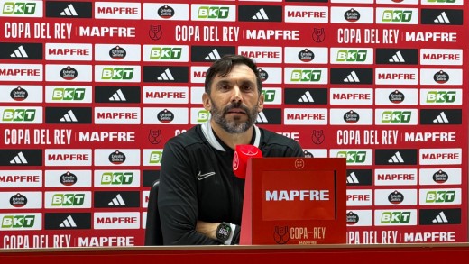 Sarabia sobre Affengruber, André Silva, Héctor Fort, Boayar, Redondo, Yago Santiago y el once titular Sarabia sobre Affengruber, André Silva, Héctor Fort, Boayar, Redondo, Yago Santiago y el once titular