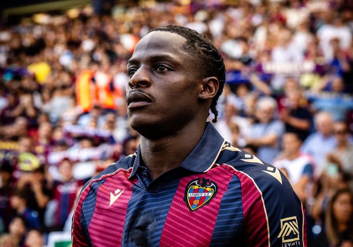 El Barça vuelve a la carga por Etta Eyong como relevo de Lewandowski El Barça vuelve a la carga por Etta Eyong como relevo de Lewandowski