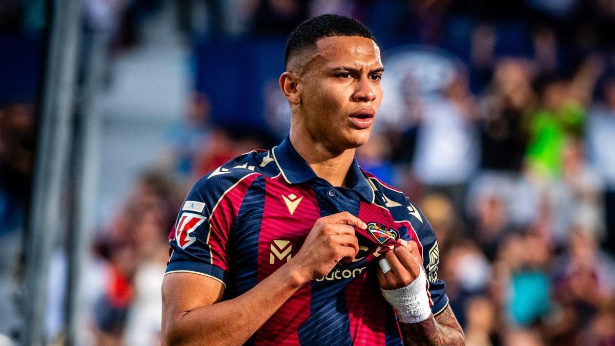 El plan de Calero con Ryan y Kervin Arriaga de cara al derbi ante el Valencia