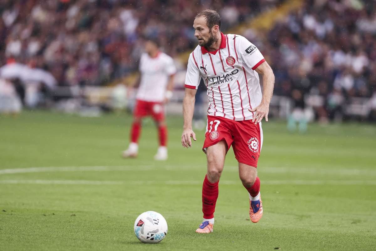 Daley Blind e Iván Martín, las principales dudas de Míchel para enfrentarse al Betis