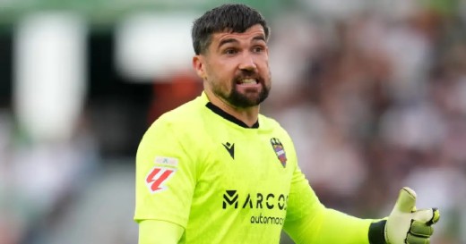 Alarma en la portería del Levante para el derbi ante el Valencia