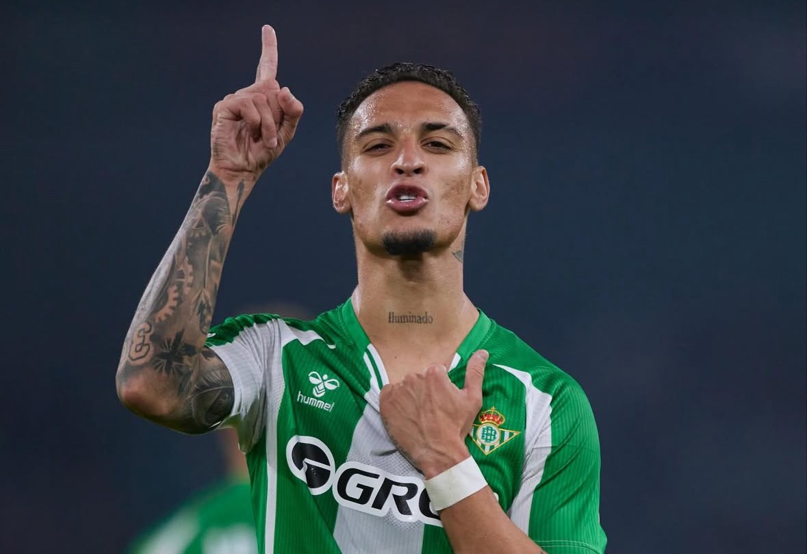 Ya hay respuesta del Comité de Disciplina por la roja a Antony ¿Baja en el derbi ante el Sevilla?