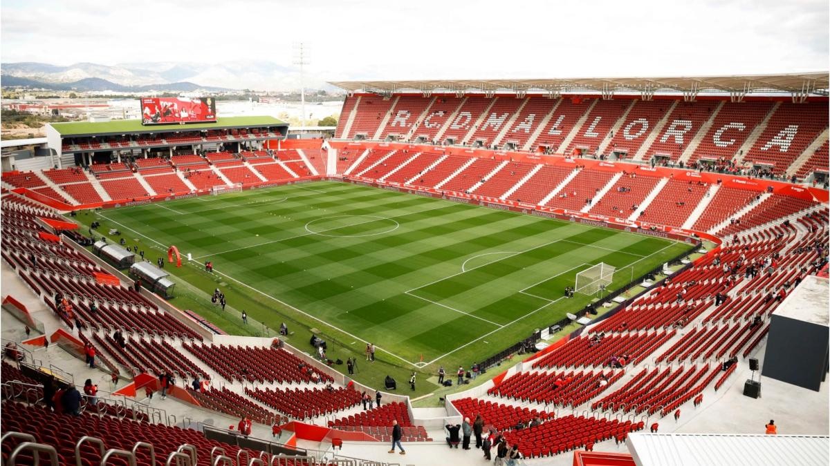 Alineaciones confirmadas del Mallorca - Elche ¿Raíllo y Leo Román titulares?