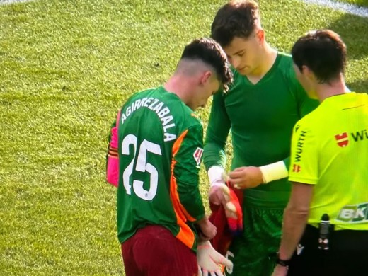 Julen Agirrezabala cae lesionado en Balaídos Julen Agirrezabala cae lesionado en Balaídos