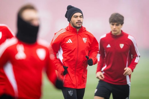 El Sevilla suma dos bajas en la sesión de este jueves y última hora sobre Akor Adams, Ejuke y Suazo