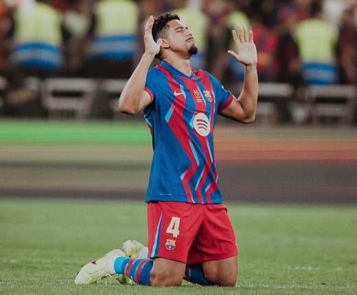 SPORT cree que Araujo podría ser titular ante el Elche o Albacete SPORT cree que Araujo podría ser titular ante el Elche o Albacete