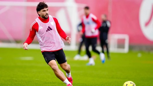 El Sevilla recupera a Azpilicueta y ya cuenta con Maupay El Sevilla recupera a Azpilicueta y ya cuenta con Maupay