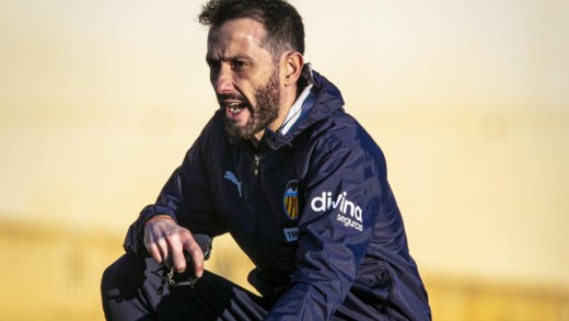 Corberán ensaya once para enfrentarse al Betis sin Copete y con dudas en la delantera