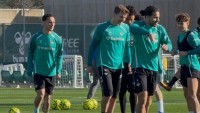 El Real Betis recupera a Antony pero el Cucho Hernández está descartado para viajar a Mallorca