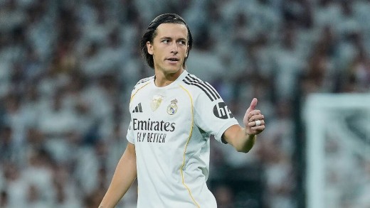 Álvaro Carreras preocupa en el Real Madrid por unas molestias en el gemelo