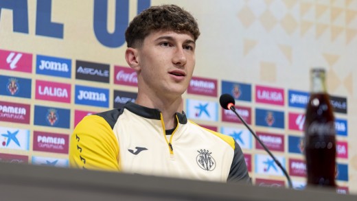 Pau Navarro cae lesionado ante el Elche pero no parece importante