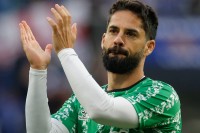 Isco sigue quemando etapas de su recuperación y ya pisa césped