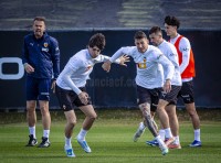 Bajas y pruebas médicas marcan el entrenamiento del Valencia