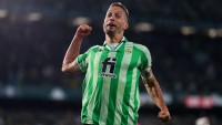 Sergio Canales se debate entre el Betis y Racing de Santander la próxima temporada