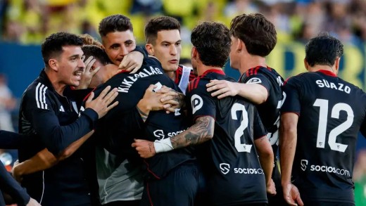 El Sevilla remonta un 2-0 en La Cerámica y se queda a dos puntos de Europa El Sevilla remonta un 2-0 en La Cerámica y se queda a dos puntos de Europa