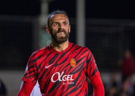 Guerra total por el goleador kosovar Guerra total por el goleador kosovar