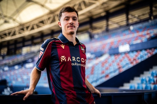 El Levante UD hace oficial su primer fichaje