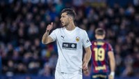 Guido Rodríguez se queda en el Valencia: renovación pactada hasta 2028