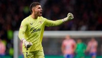 El Elche, detrás de Alvaro Ferllo