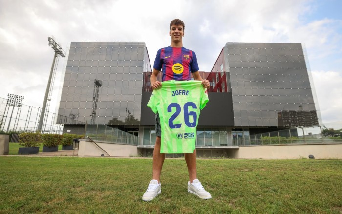 El Racing quiere a Jofre Torrents, pero el Ajax aprieta por su cesión