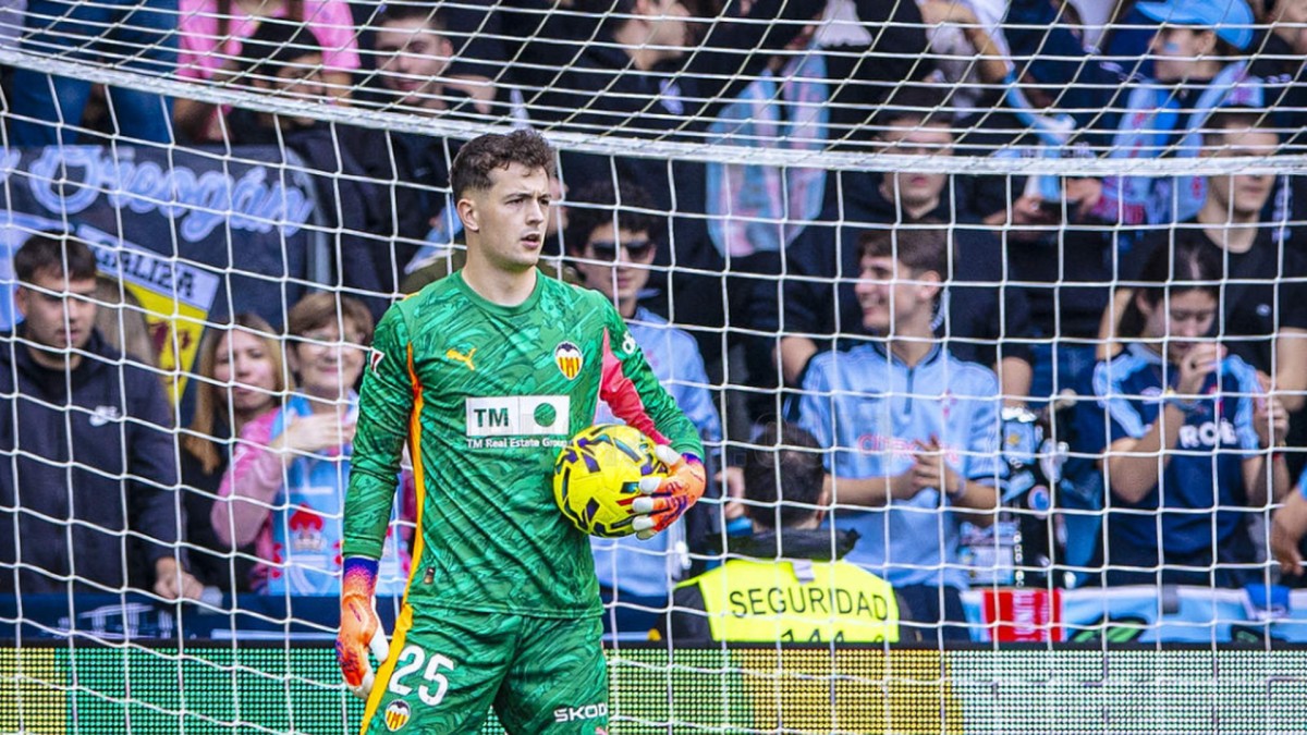 Agirrezabala se pone la verde y blanca: el Racing ya tiene guardián para su vuelta a Primera