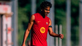 Flick moves Lamine Yamal to the center in an offensive test for Barça