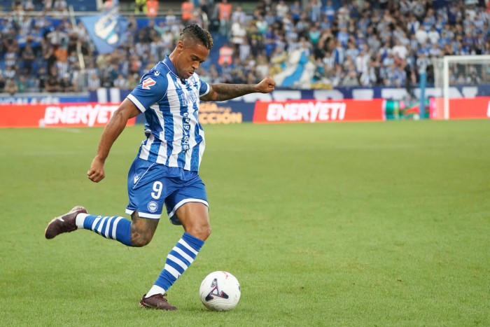 Mariano cambia el partido y el Alavés castiga a un Getafe con diez