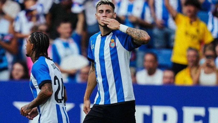 Roberto manda en Cornellà: doblete, 17 puntos Comunio y un 3-0 que dispara al Espanyol