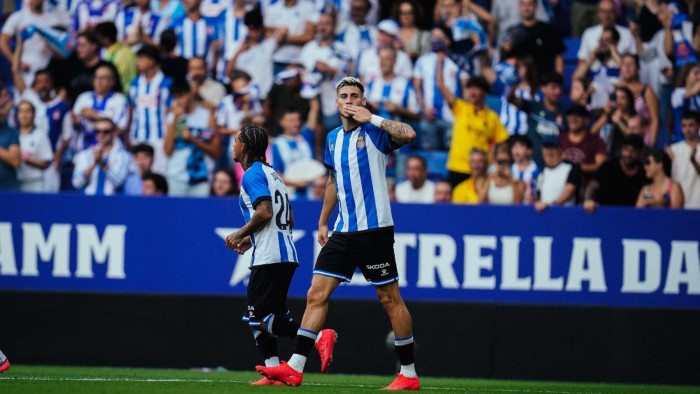 El Hull City prepara una gran operación por Roberto Fernández