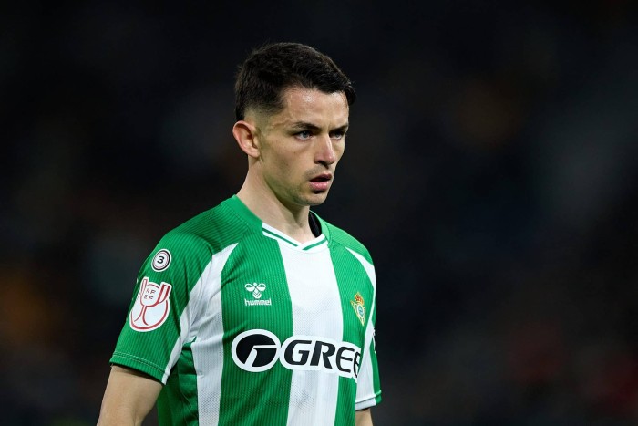 El Betis espera una salida para poder inscribir a Ceballos