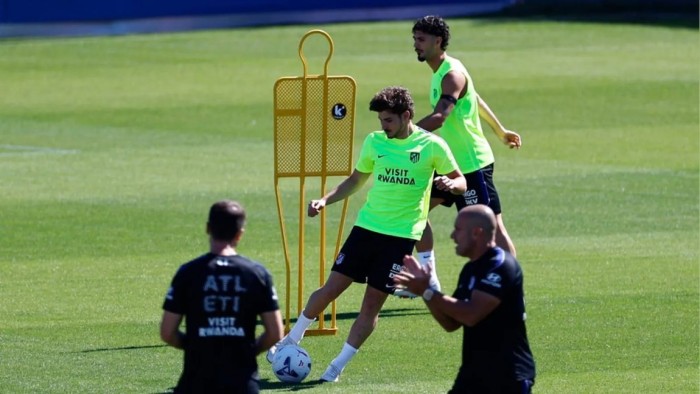 Simeone repeats the XI from the Pizjuan in his trial for San Mames