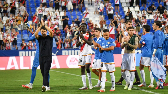 El Rayo llega al Bernabéu bajo mínimos: Nteka se cae y Balliu apura hasta el final