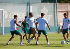 Diego Llorente takes a key step as Cucho and Antony raise doubts at Betis