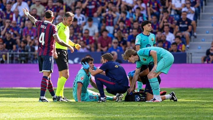 Gerard Martín acabó sangrando tras un duro codazo ante el Levante