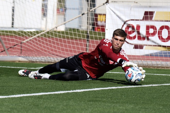 Fran González se lesiona con España sub-21 y vuelve a Sevilla