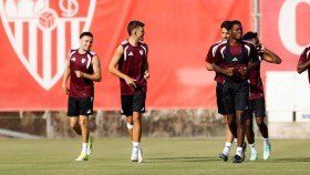 Sevilla return to work with five absences and good news for Luis García Plaza Sevilla return to work with five absences and good news for Luis García Plaza