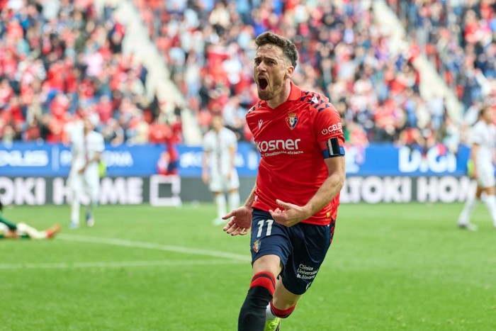 Kike Barja sigue al margen y peligra su presencia ante el Betis