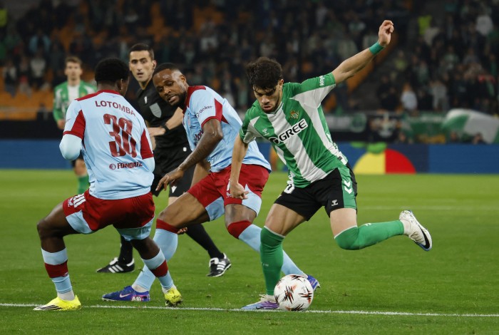 El Betis recibe al Feyenoord y busca agrandar su racha en Champions League